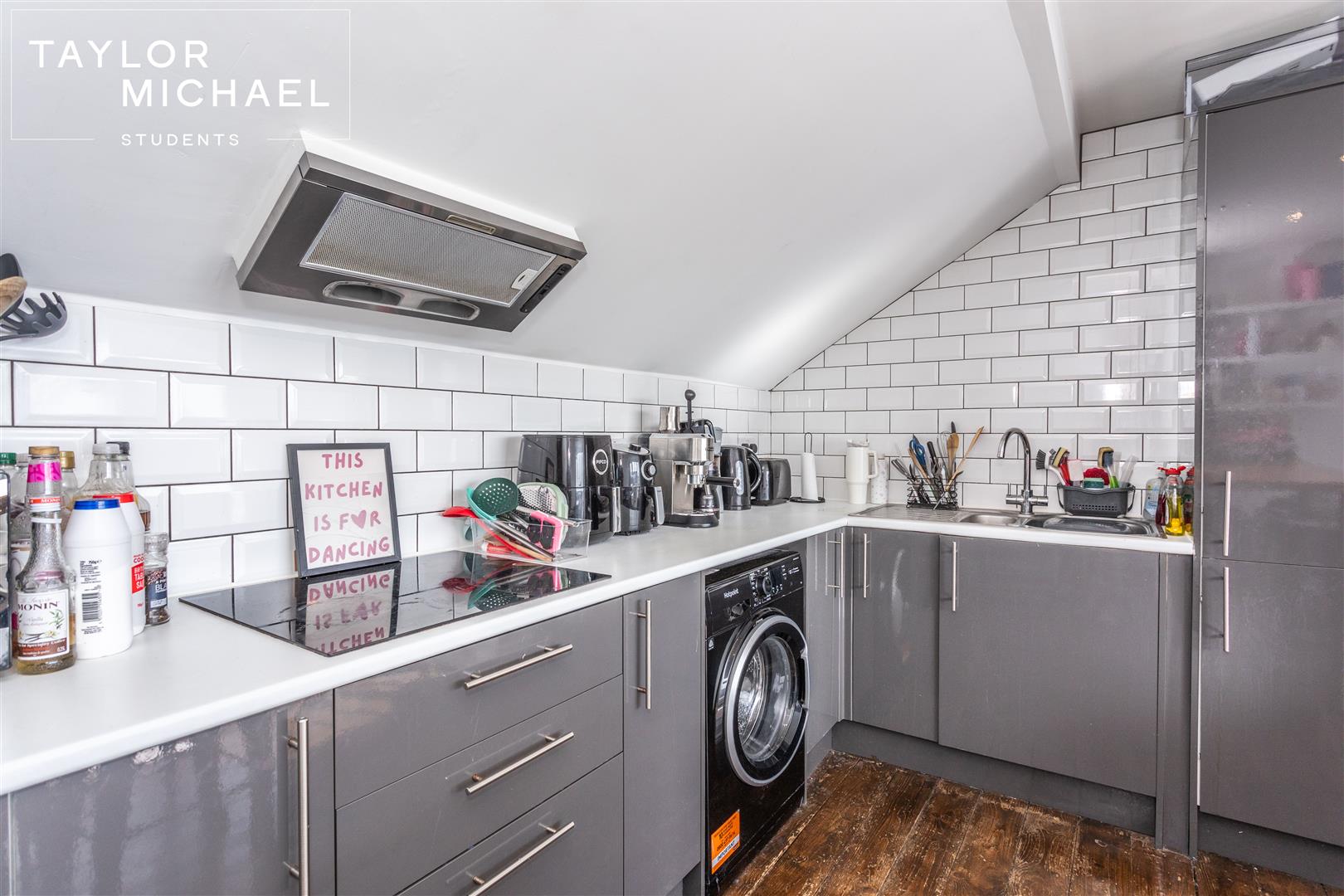 Upper Mais Kitchen